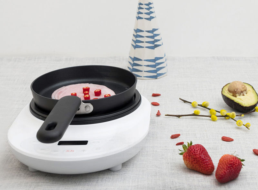 Электрическая плита Xiaomi Qcooker Multipurpose Electric Cooker – универсальная и компактная электрическая плита с комплектом из кастрюли, пароварки и сковороды.