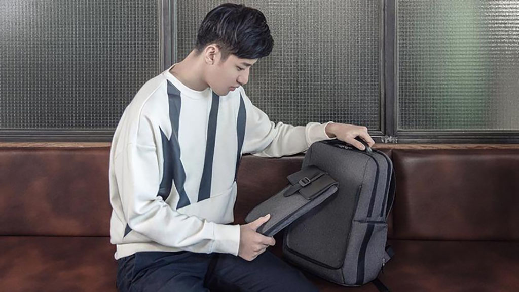 Xiaomi Mi Fashion Commuter Shoulder Bag 2 in1 Black – стильный и удобный рюкзак со съемной сумкой. 