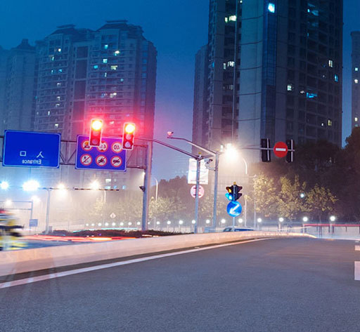 CARCAM Q8 – автомобильный Full HD видеорегистратор, оснащенный быстросъемным магнитным креплением и внешним GPS-модулем.