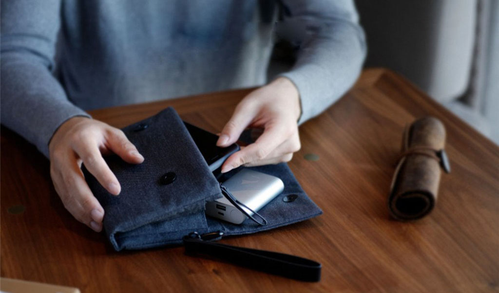 Xiaomi Portable Digital Storage Bag Carrying Case Pouch – компактная сумка-органайзер выполненная из прочной и водонепроницаемой ткани Oxford 600D