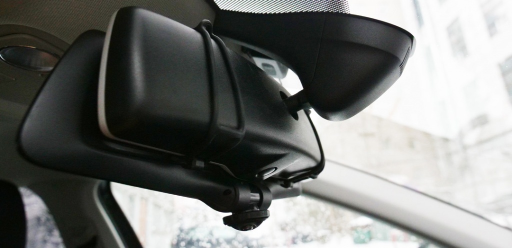 Автомобильный видеорегистратор-зеркало CARCAM Z-360 - Удобное крепление